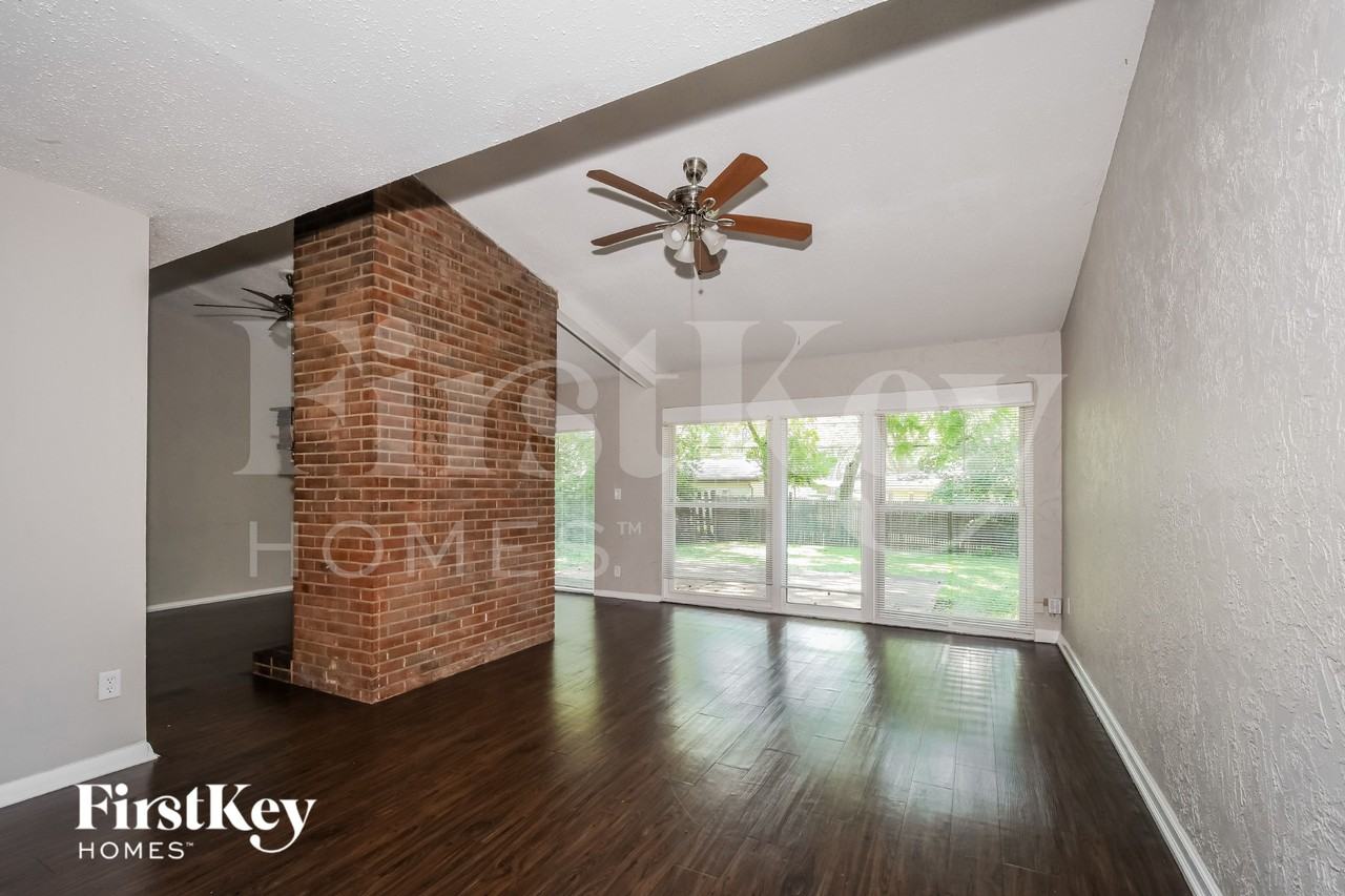 3120 Durwood Dr - Photo 4 of 15