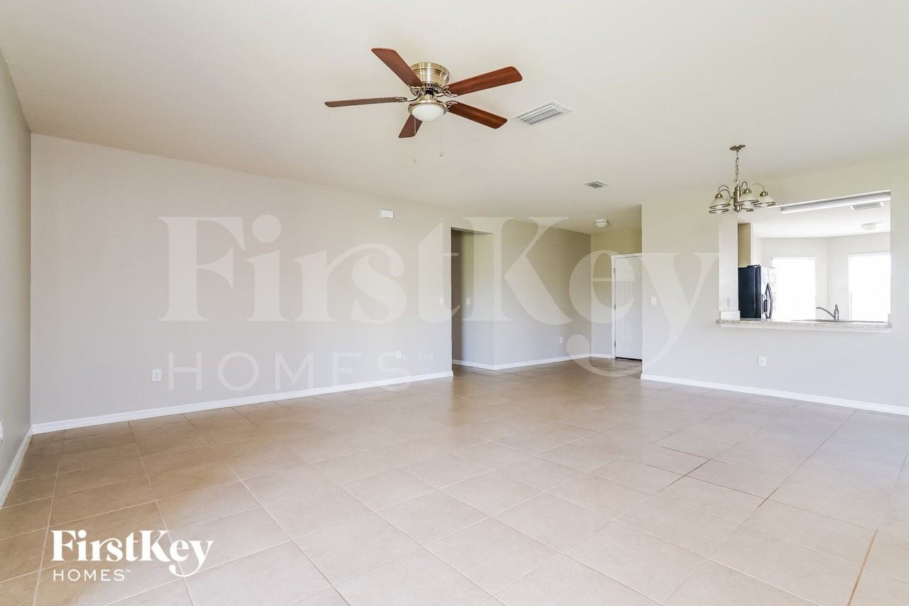 3003 Sw 5th Pl - Photo 3 of 15