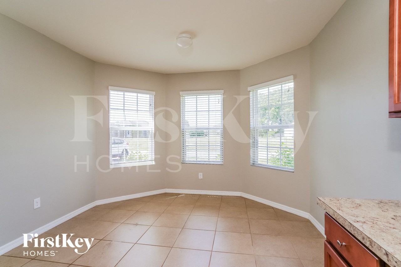 3003 Sw 5th Pl - Photo 5 of 15