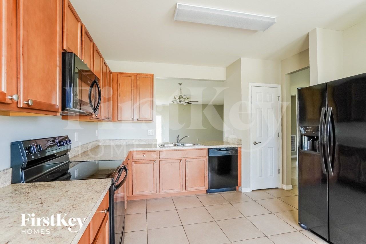 3003 Sw 5th Pl - Photo 7 of 15