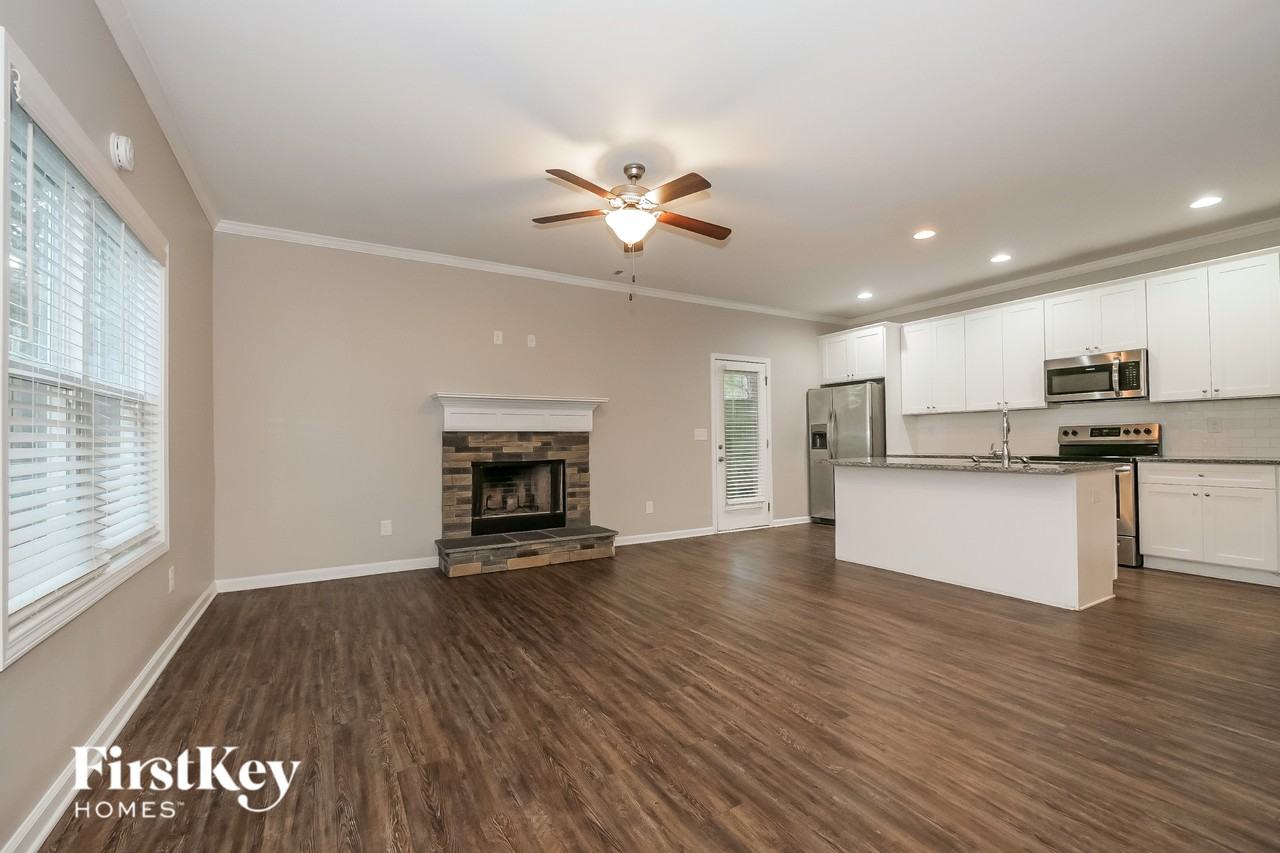 28 E Newnan Rd Unit D - Photo 2 of 16