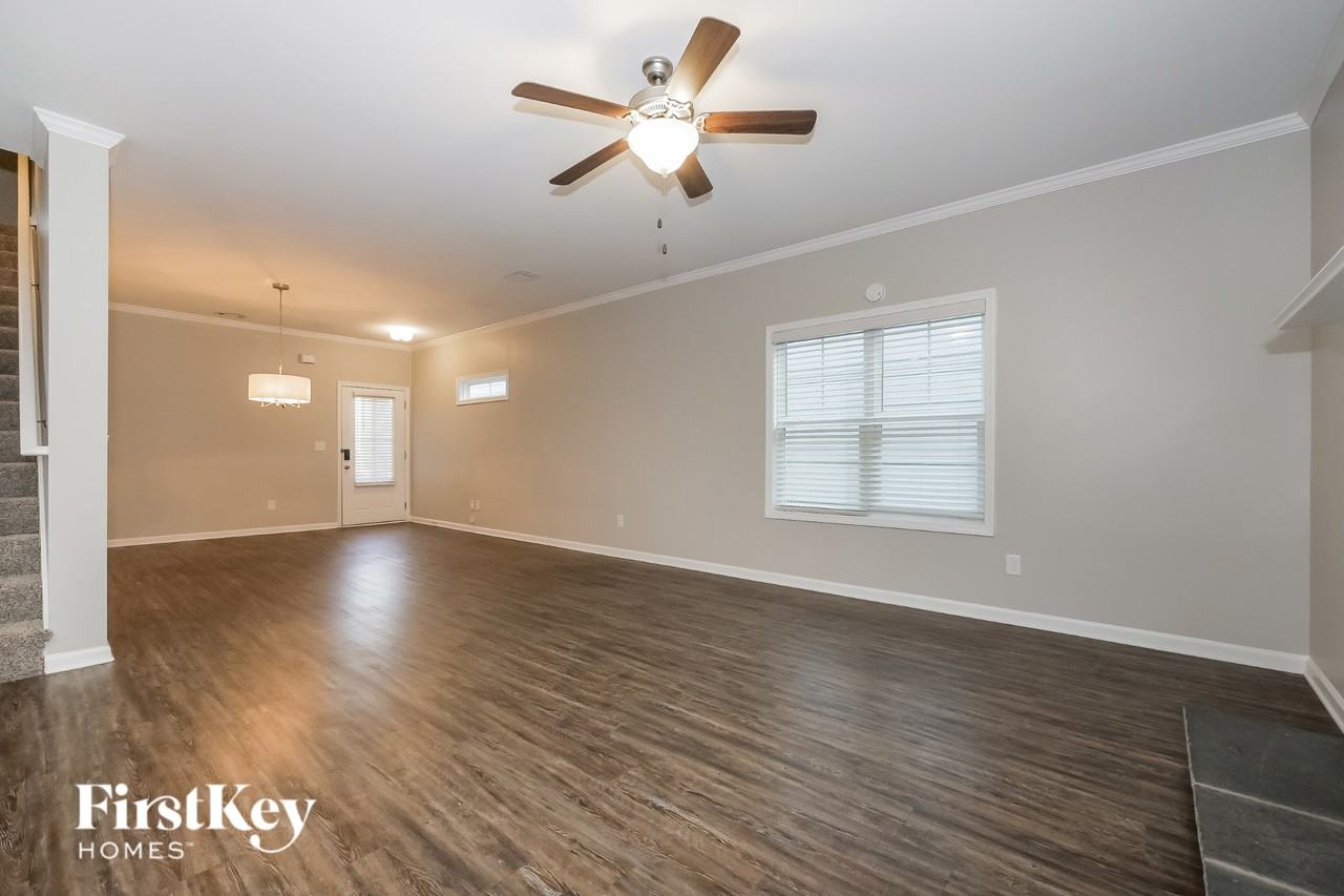 28 E Newnan Rd Unit D - Photo 4 of 16