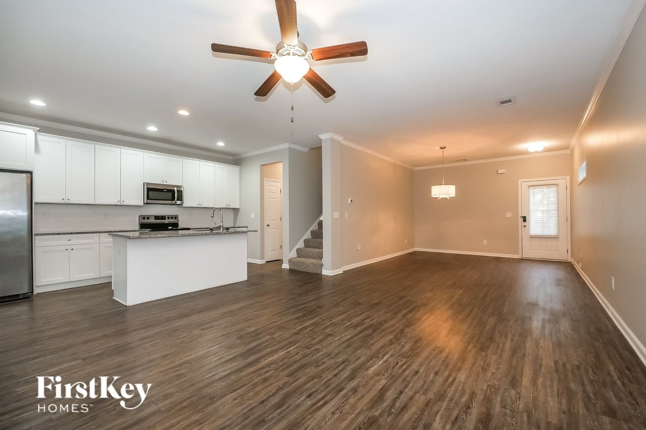 28 E Newnan Rd Unit D - Photo 5 of 16