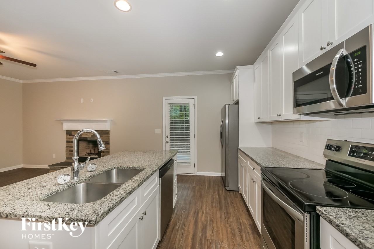 28 E Newnan Rd Unit D - Photo 7 of 16