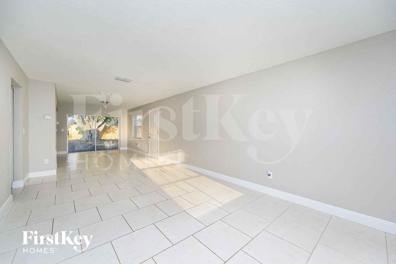 2503 Mary Sue St Sw - Photo 4 of 17