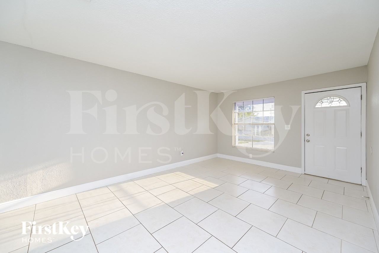 2503 Mary Sue St Sw - Photo 5 of 17