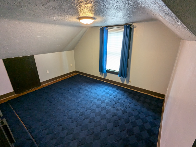 329 Nw 21st St - Photo 2 of 5