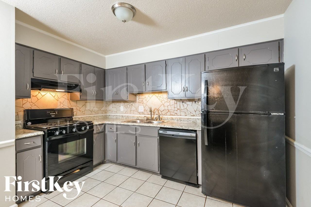 1839 Satterwhite St - Photo 5 of 14