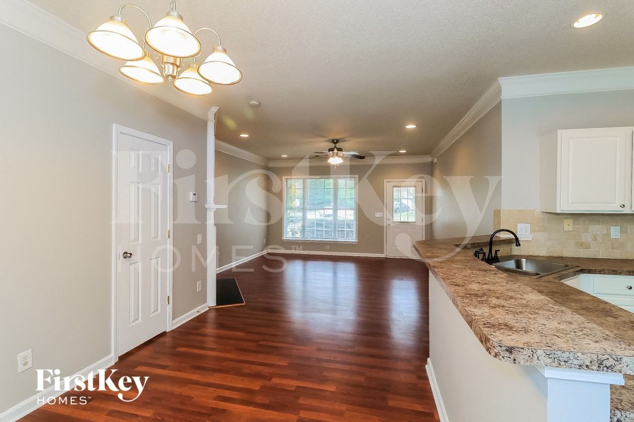 1658 Heyford Cir Nw - Photo 5 of 15