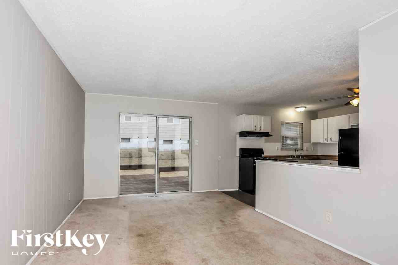 14389 Wild Fox Ct - Photo 5 of 15