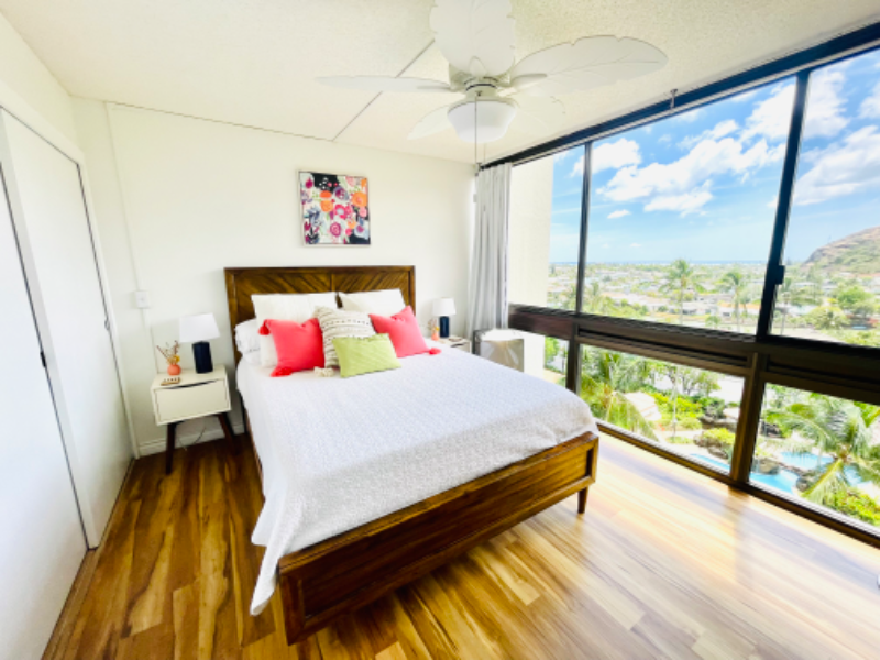 501 Hahaione St - Photo 6 of 47