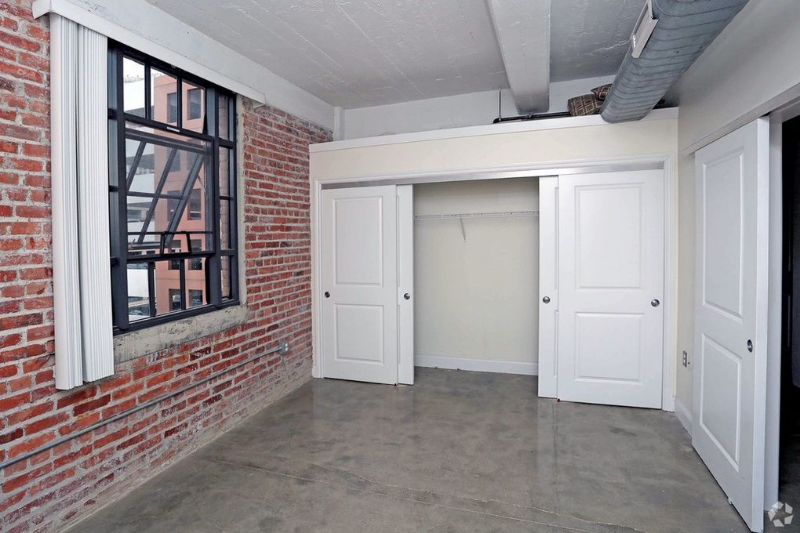 1323 Broadway St #5B - Photo 6 of 14