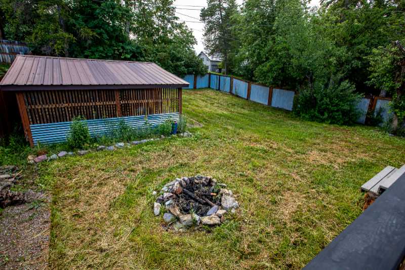 240 Dakota Ave - Photo 4 of 23