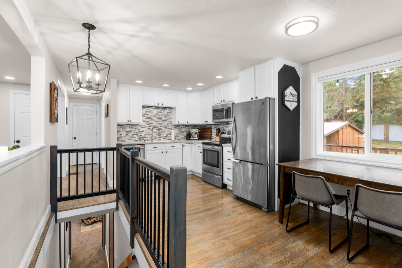 240 Dakota Ave - Photo 5 of 23