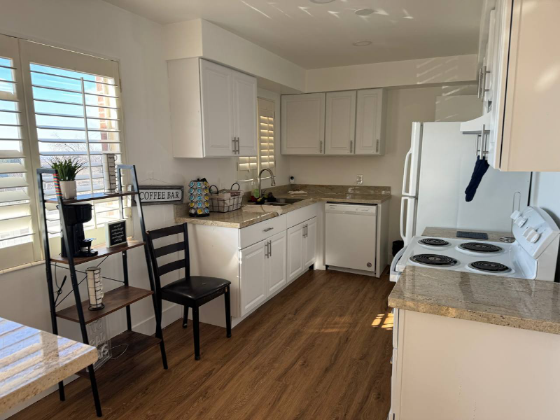 1509 S Foothill Dr - Photo 4 of 13