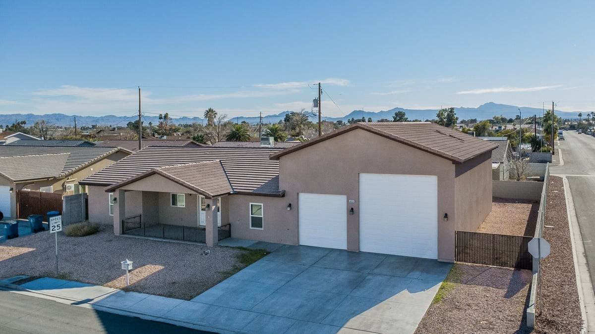 4615 E Saint Louis Ave - Photo 3 of 48