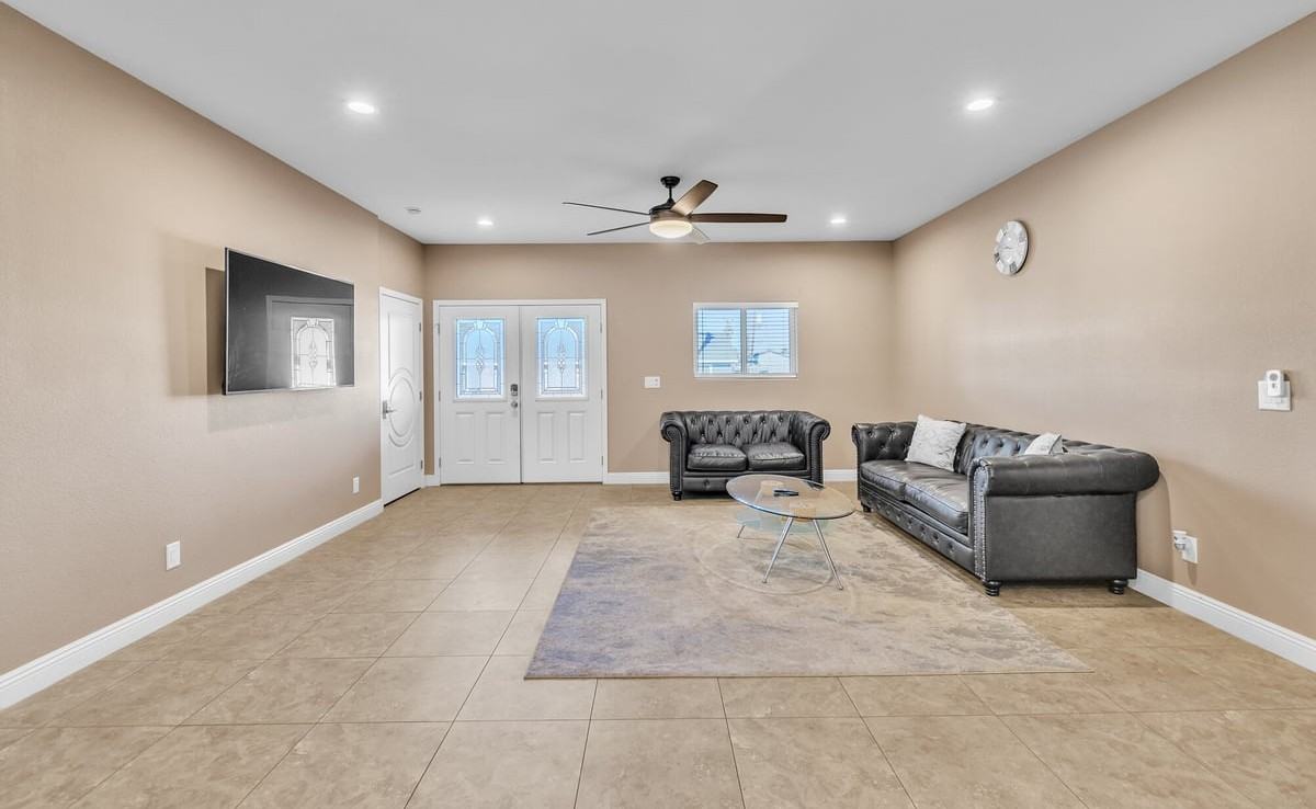 4615 E Saint Louis Ave - Photo 5 of 48