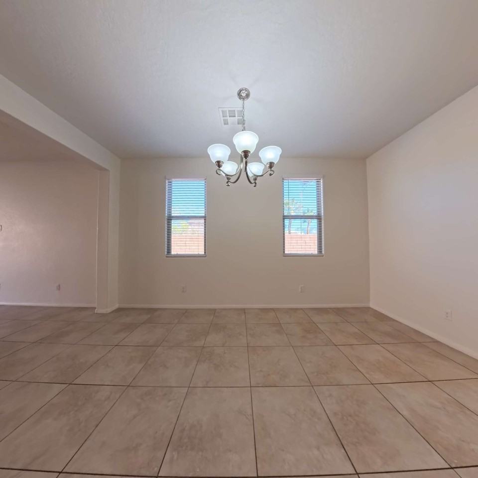 7226 Summer Grove Ave - Photo 5 of 50