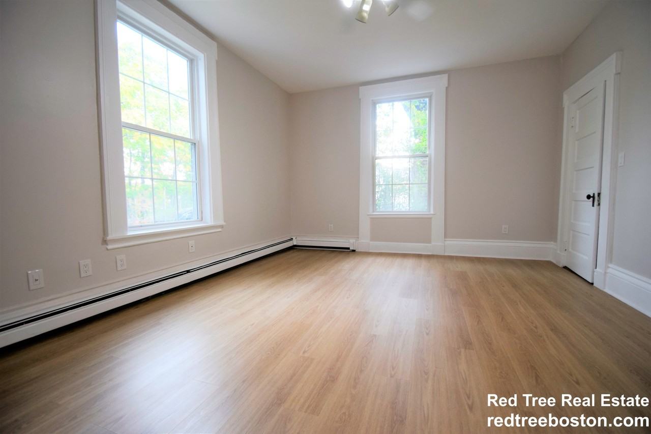 24 Saint James St - Photo 7 of 13