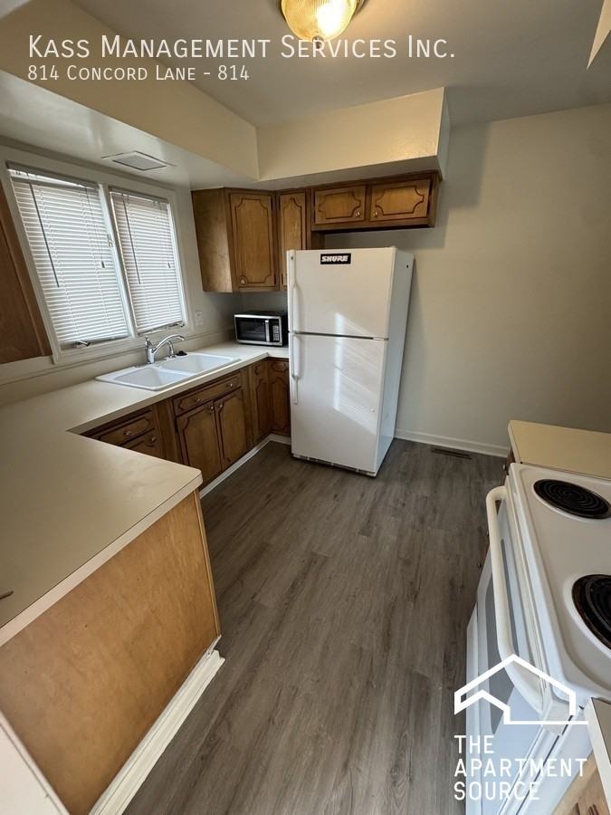 814 Concord Ln #814 - Photo 3 of 14