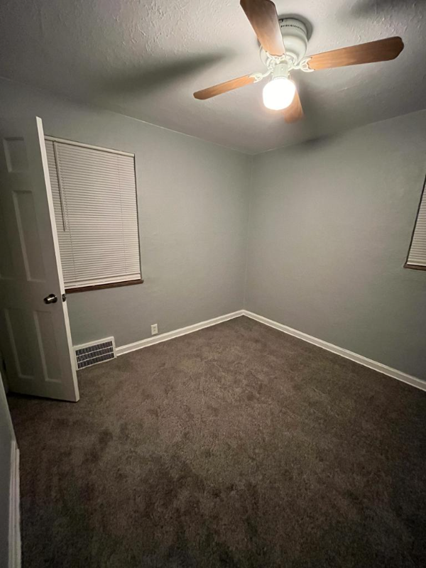 20900 Crystal Ave - Photo 3 of 8