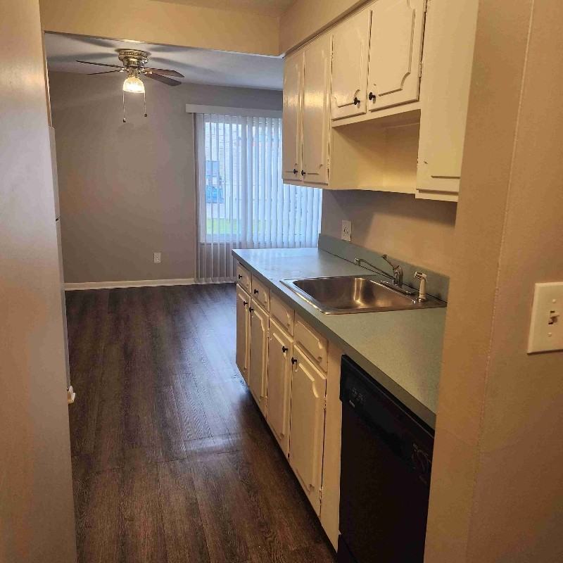 21921 River Oaks Dr #D7 - Photo 2 of 11