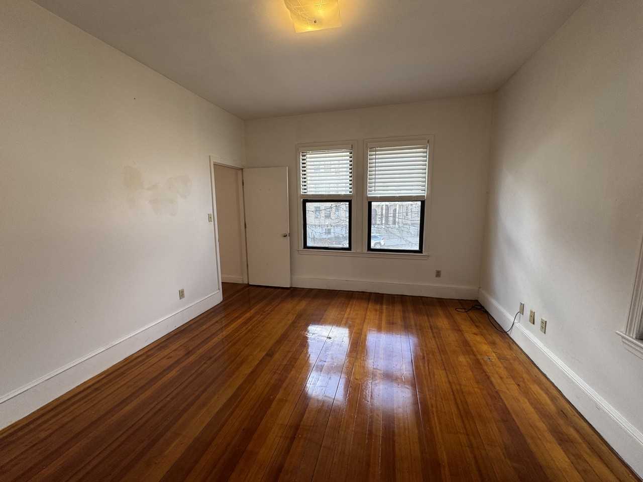 163 Strathmore Rd #3 - Photo 4 of 21