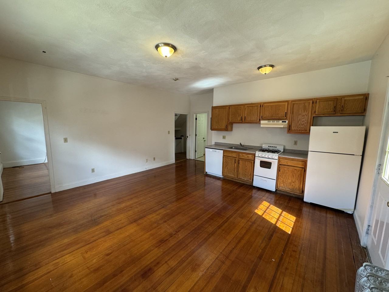163 Strathmore Rd #3 - Photo 6 of 21