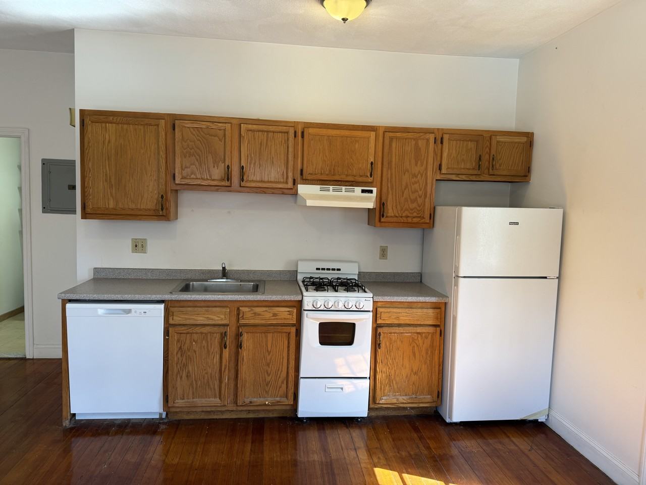 163 Strathmore Rd #3 - Photo 7 of 21
