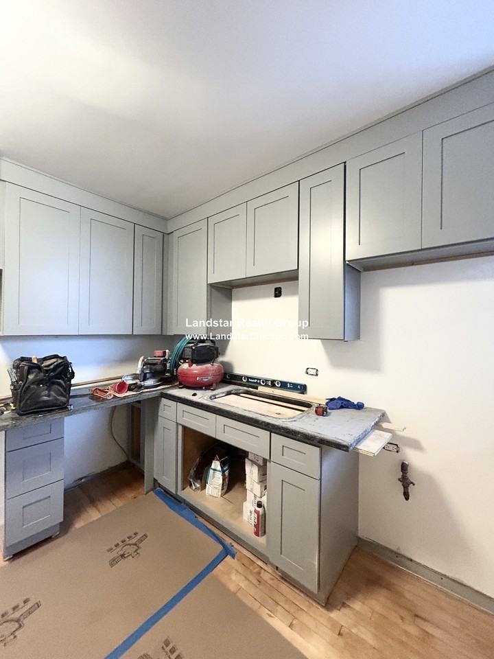 2901 N Kilbourn Ave #2 - Photo 2 of 13