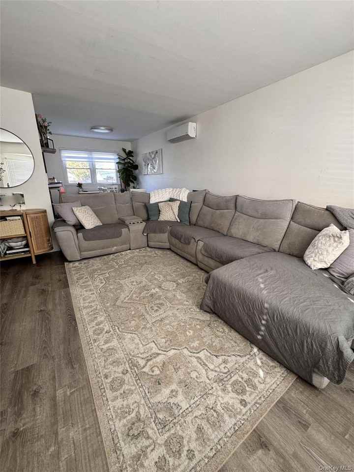 140 N 21st St - Photo 2 of 9