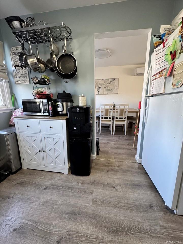 140 N 21st St - Photo 4 of 9