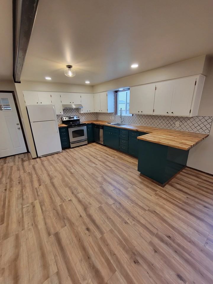 2504 167th Pl Se #B - Photo 2 of 13