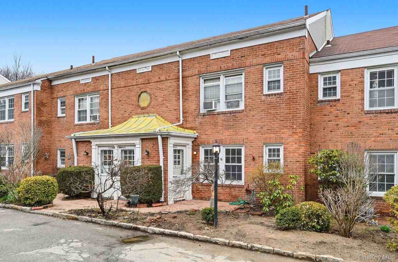 61 Davis Ave