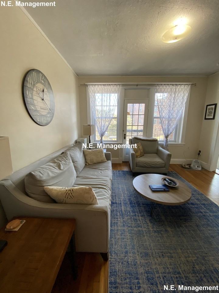 339 S Huntington Ave #10 - Photo 2 of 15