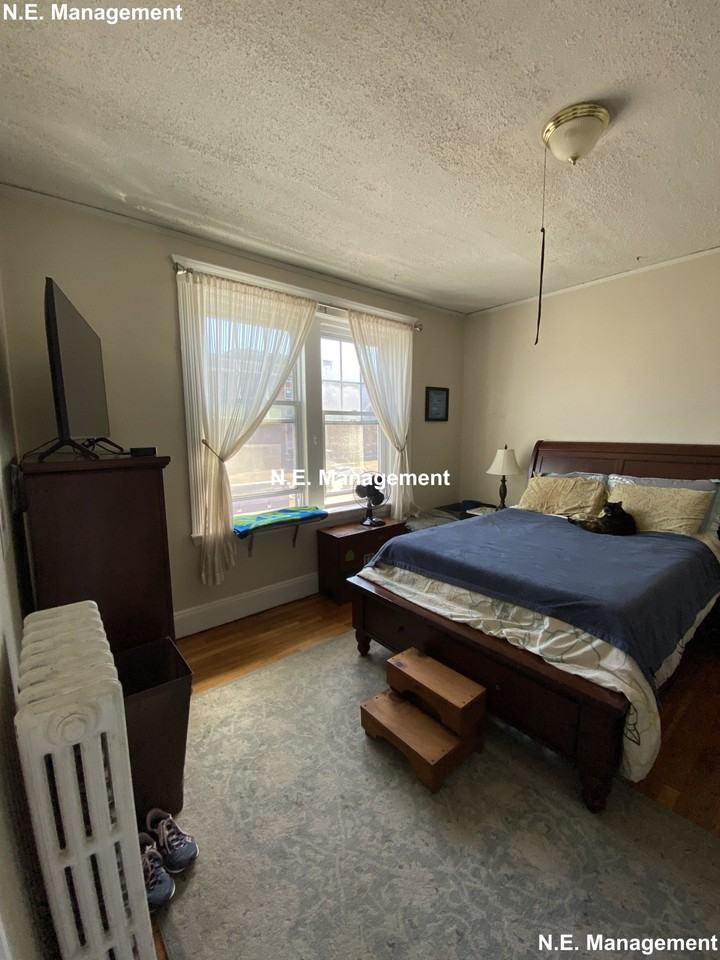 339 S Huntington Ave #10 - Photo 6 of 15