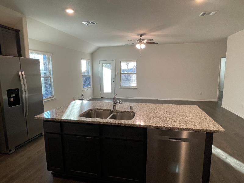 759 Philadelphia St - Photo 5 of 26