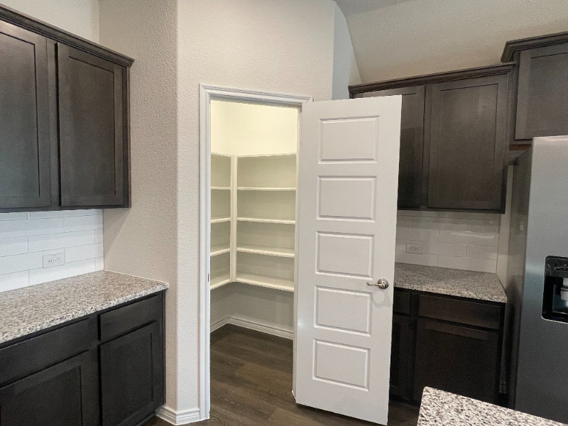 759 Philadelphia St - Photo 6 of 26