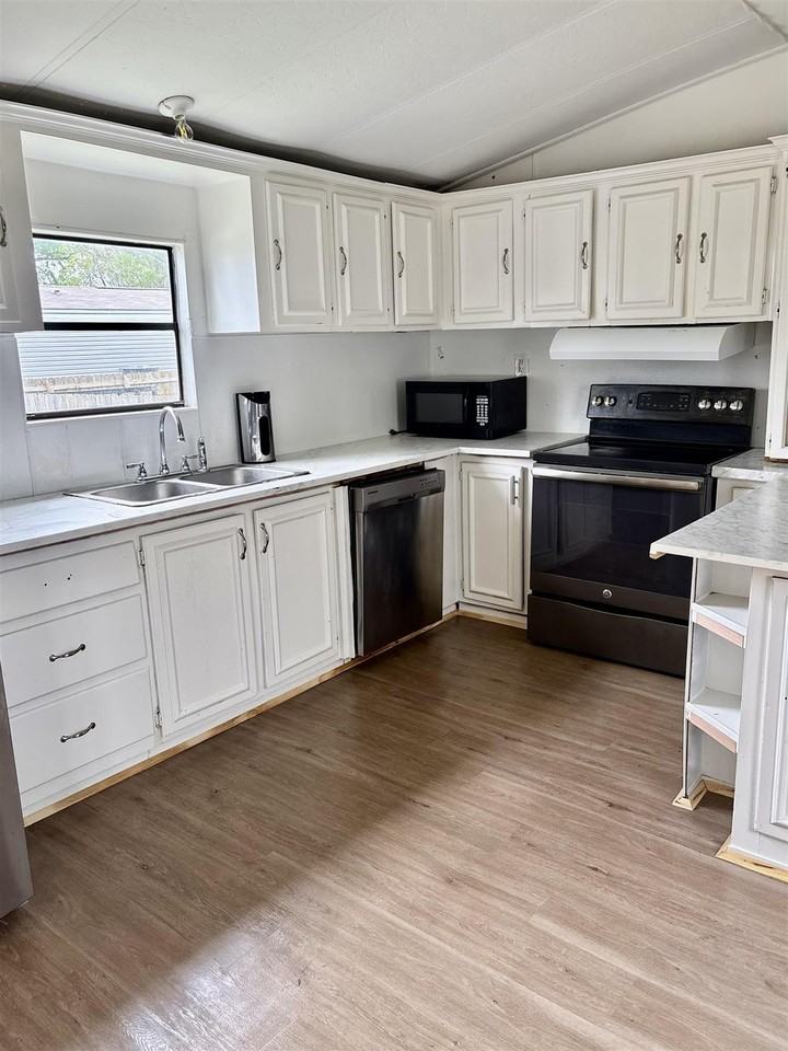 947 Platt St - Photo 2 of 6