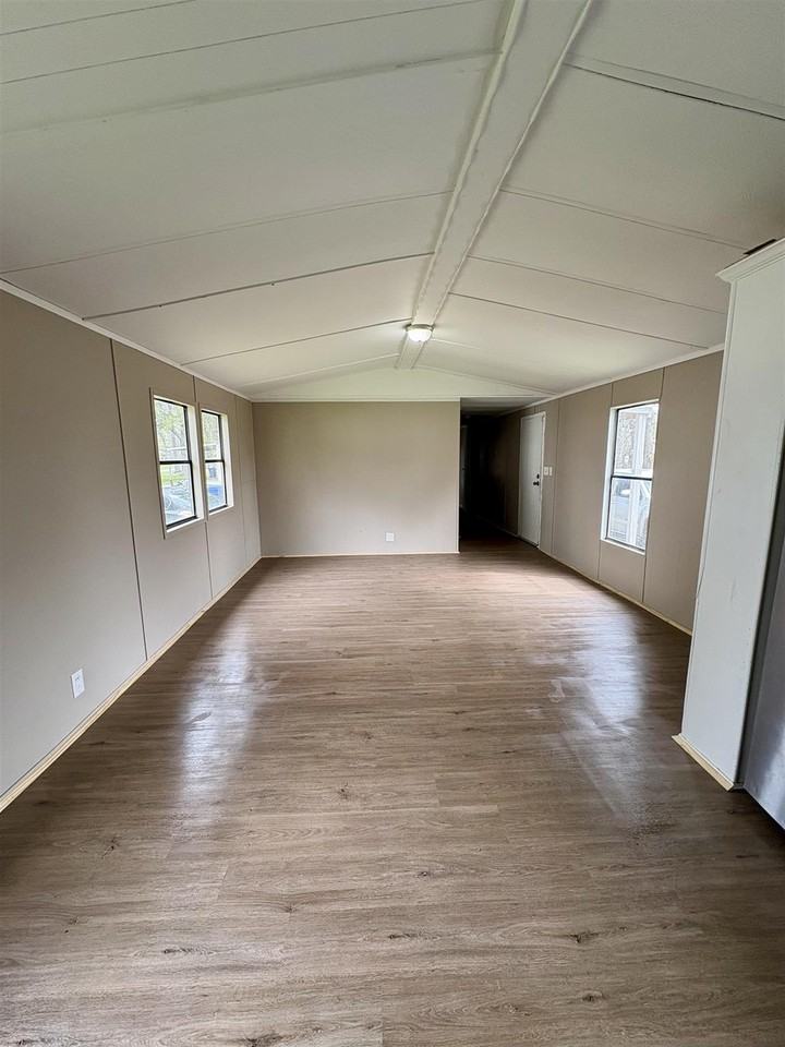 947 Platt St - Photo 3 of 6