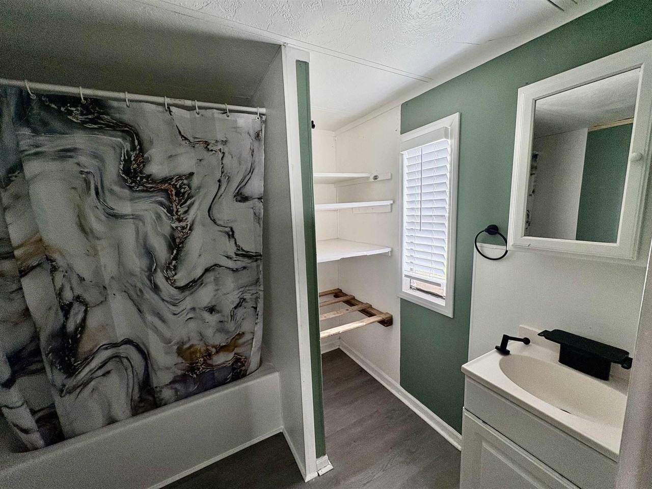 947 Platt St - Photo 5 of 6