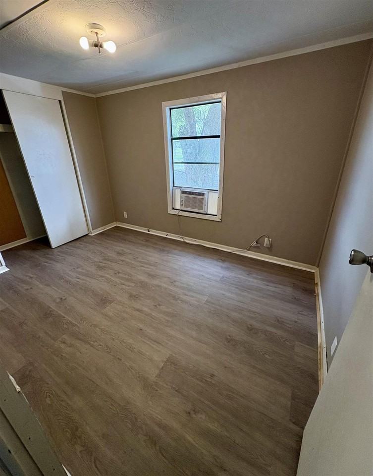 947 Platt St - Photo 6 of 6