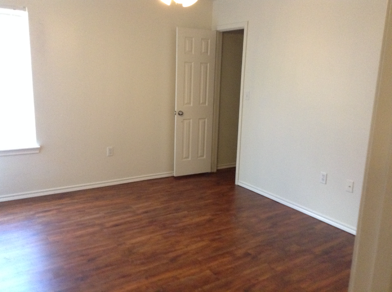 523 N Clinton Ave - Photo 4 of 9