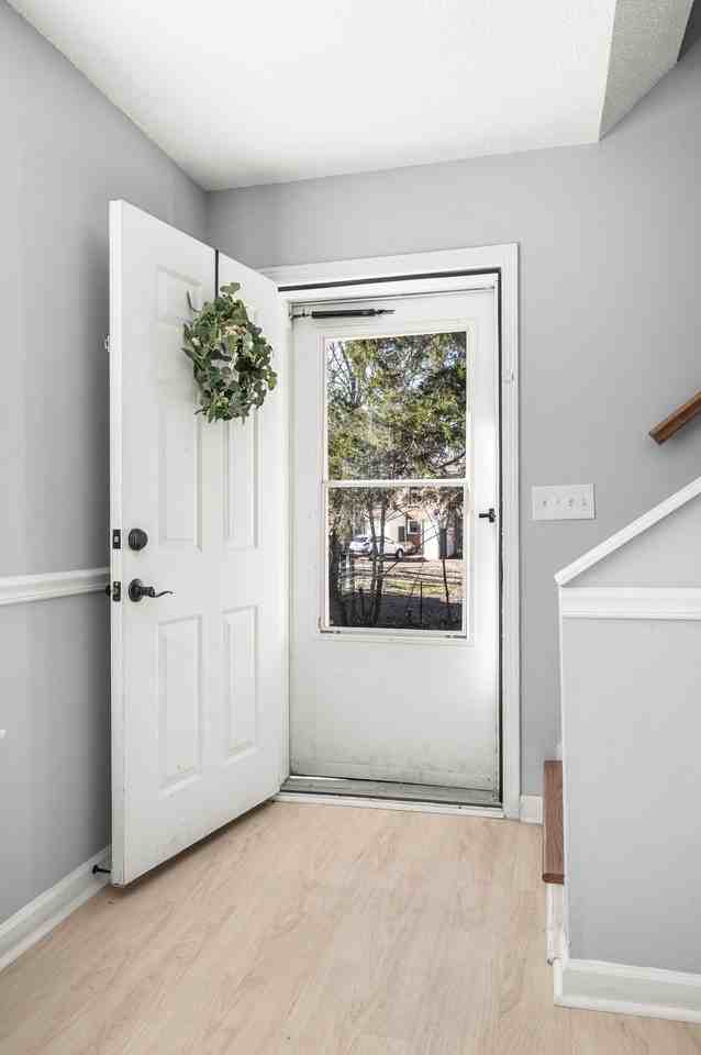 906 Lauren Ct - Photo 4 of 36