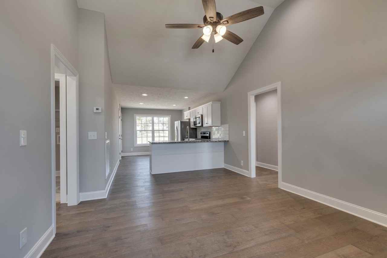 402 Rose Ln - Photo 2 of 18