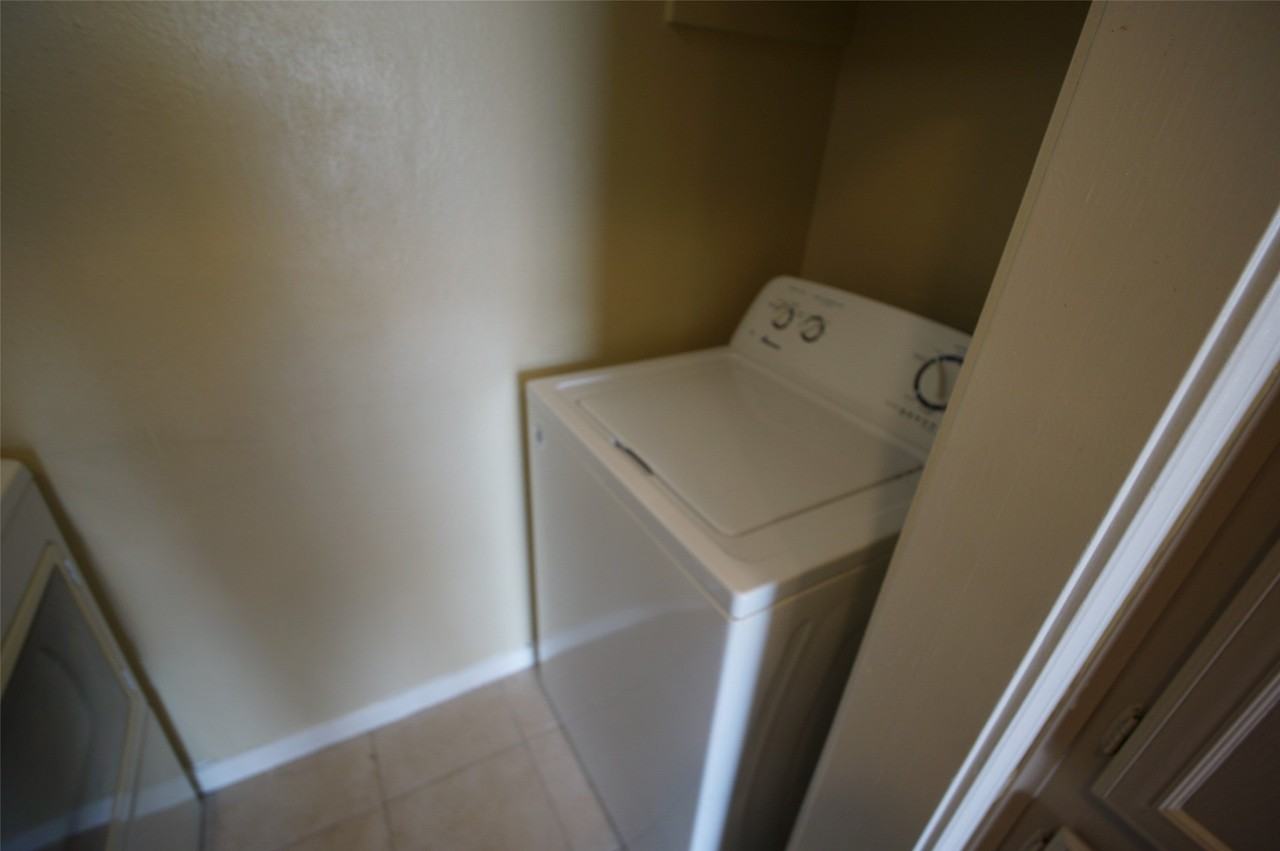 8263 Sands Point Dr - Photo 6 of 24