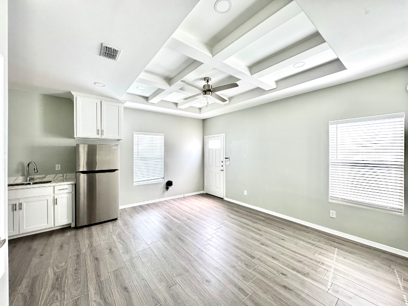 3012 W Kenwood St #2 - Photo 4 of 11