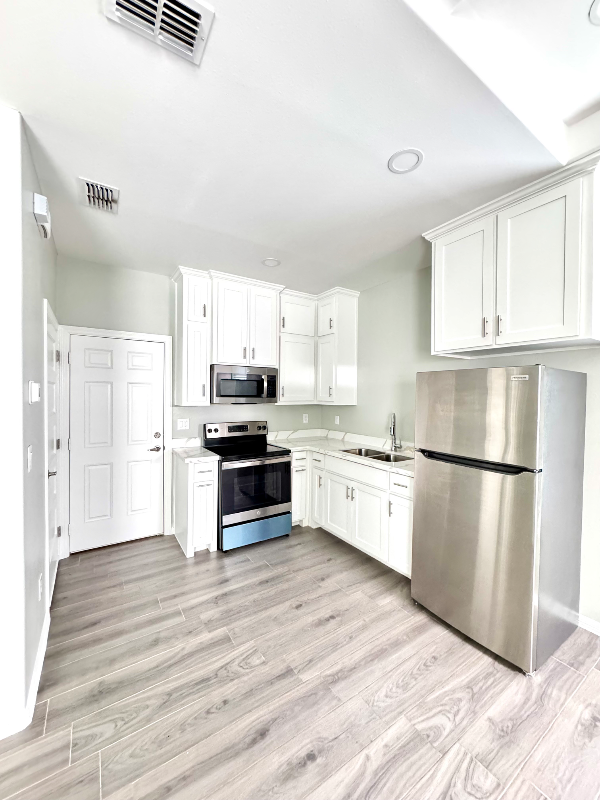 3012 W Kenwood St #2 - Photo 6 of 11