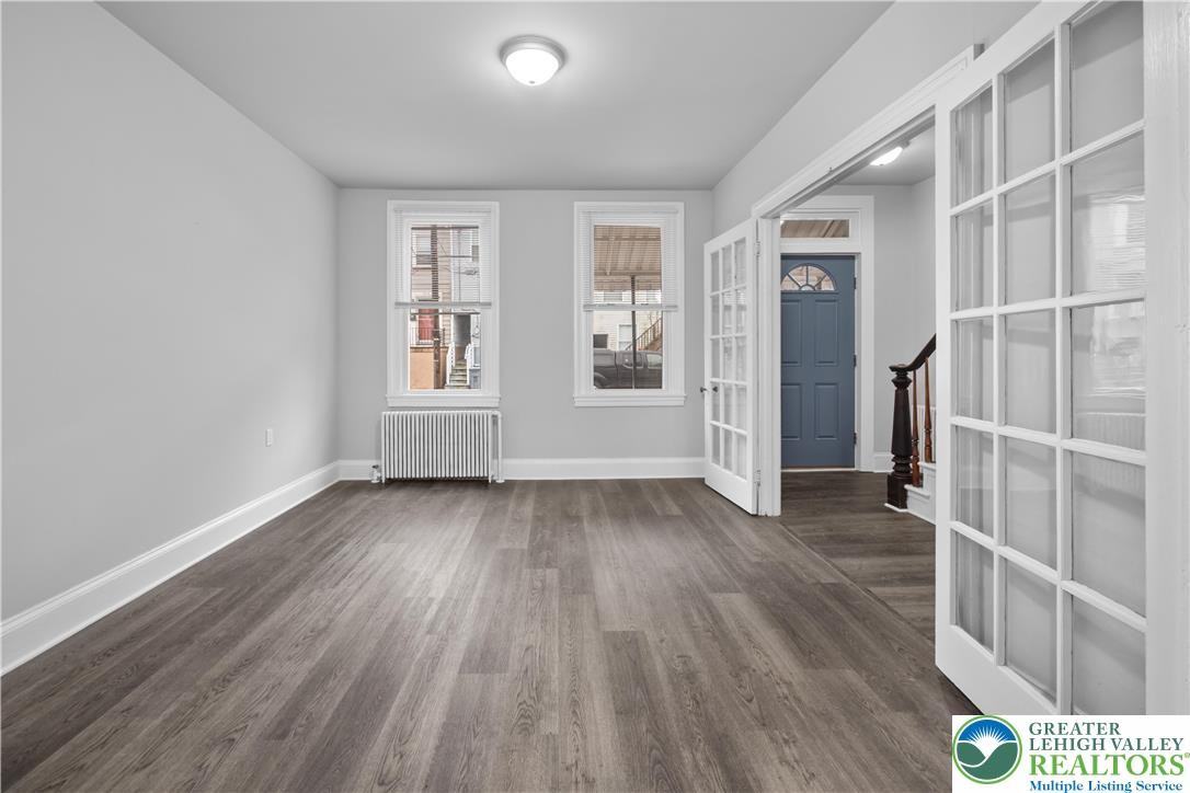 721 Ferry St - Photo 7 of 36