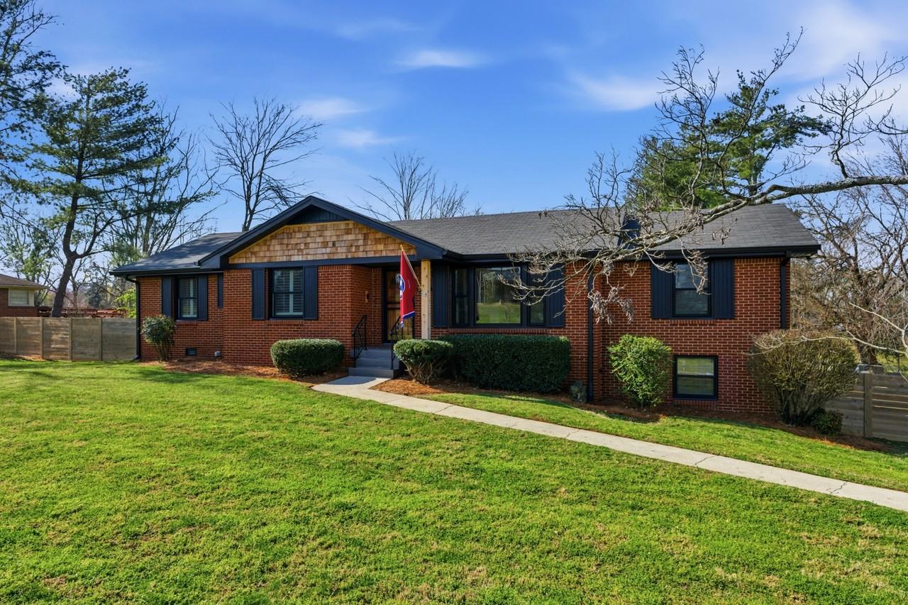 2820 Donna Hill Dr - Photo 2 of 41